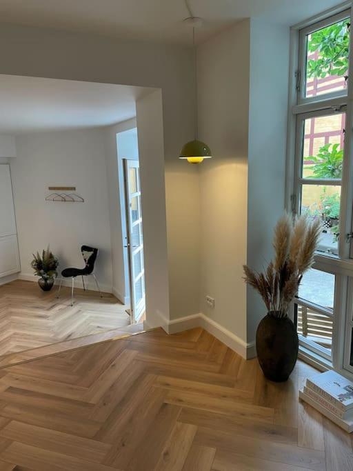 Nyrenoveret Charmerende Lejlighed I Odense C!アパートメント エクステリア 写真